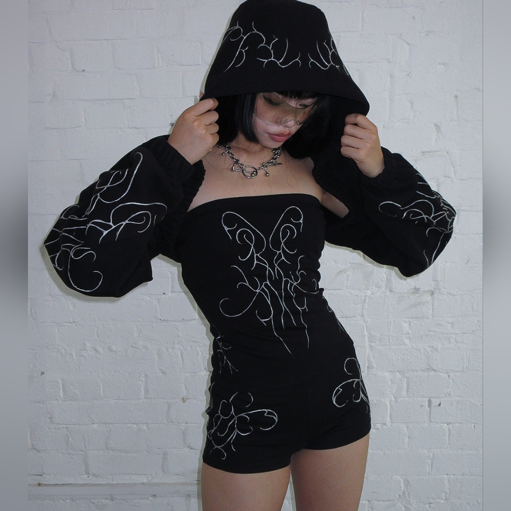 ALLURE 3D CHROME SUPER CROP HOODIE BLACK Named Collective